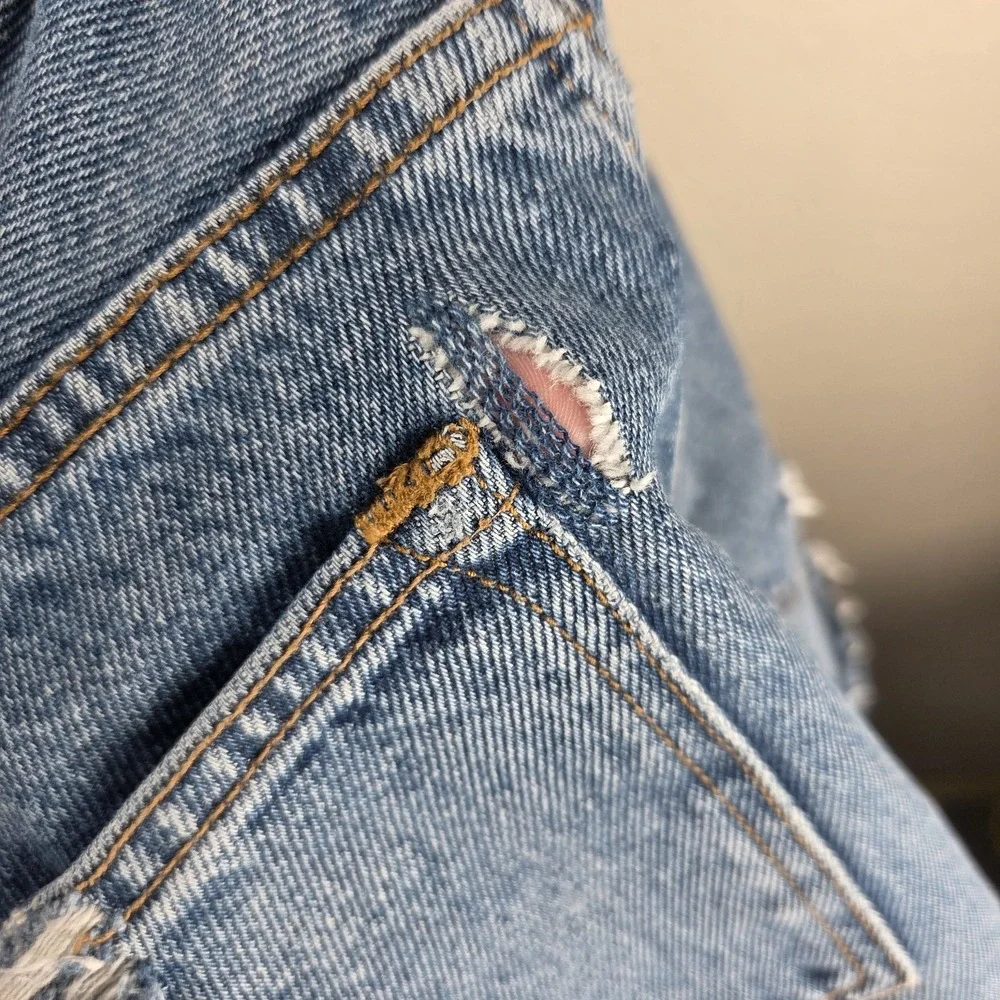 Abercrombie & Fitch Boyfriend Shorts Size 29 Mid Rise Distressed Denim Blue